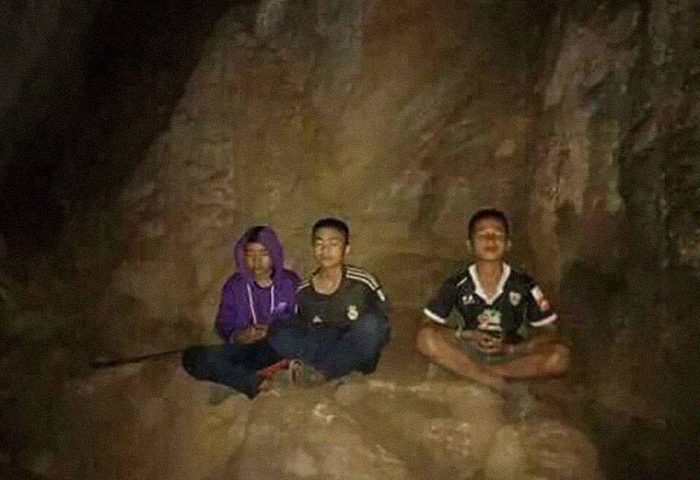 https://anilabashllari.com/wp-content/uploads/2019/06/thai-cave-trapped-boys-football-coach-ekapol-chanthawong-42-1-700x480-1.jpg